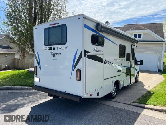 2020 Ford Transit with VIN 1FDWU8PG4LKA26945, listed as a Copart auction lot 57651985 with 9,378 mi miles and Clean title. Bid and sale history available at DreamBid. Image 4.