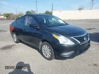 2017 Nissan Versa S z VIN 3N1CN7AP0HL816601, wystawiony jako IAAI lot #41593544 z przebiegiem 135 114 mil mil oraz . Historia ofert i sprzedaży dostępna na DreamBid. Obrazek 1.