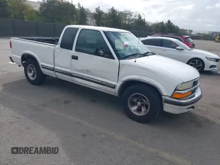 2000 Chevrolet S-10 LS with VIN 1GCCS19W7Y8289167, listed as a IAAI auction lot 41537625 with 224,481 mi miles. Bid and sale history available at carsss.com. Image 1.