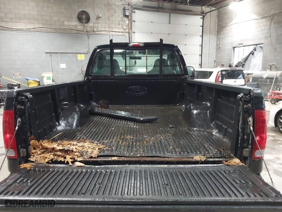 2004 Ford Super Duty F-250 XL with VIN 1FTNF21L94EA27103, listed as a IAAI auction lot 41862444 with 151,146 mi miles. Bid and sale history available at carsss.com. Image 8.