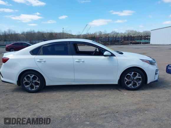 2020 Kia Forte LXS z VIN 3KPF24AD6LE252277, wystawiony jako IAAI lot #41813655 z przebiegiem 61 919 mil mil oraz . Historia ofert i sprzedaży dostępna na DreamBid. Obrazek 13.