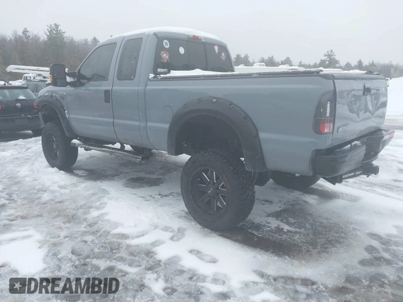 2006 Ford F-250 XL z VIN 1FTSX21526EB97324, wystawiony jako IAAI lot #41541311 z przebiegiem 73 721 mil mil oraz . Historia ofert i sprzedaży dostępna na DreamBid. Obrazek 3.