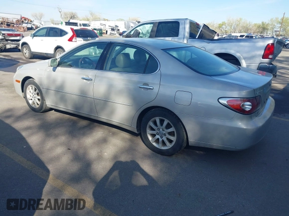 2002 Lexus ES 300 with VIN JTHBF30G720075205, listed as a IAAI auction lot 41991314 with 192,755 mi miles. Bid and sale history available at carsss.com. Image 3.