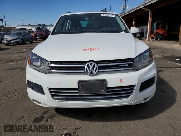 2012 Volkswagen Touareg с VIN WVGEG9BP1CD007581, выставлен на аукционе Copart как лот 47958355 с пробегом 79 649 миль миль и Списание • Salvage title. История ставок и продаж доступна на DreamBid. Изображение 5.