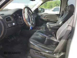 2007 GMC Yukon Denali z VIN 1GKFK63877J383310, wystawiony jako Copart lot #56122105 z przebiegiem 250 797 mil mil oraz Czysty tytuł • Clean title. Historia ofert i sprzedaży dostępna na DreamBid. Obrazek 7.