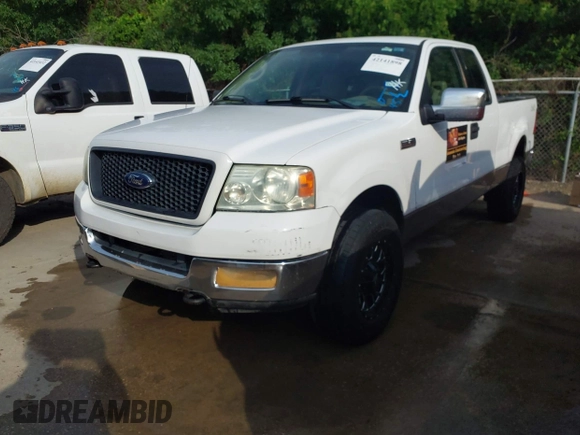 2004 Ford F-150 XLT with VIN 1FTPX14594NB00435, listed as a IAAI auction lot 42141898 with 261,217 mi miles and . Bid and sale history available at carsss.com. Image 2.