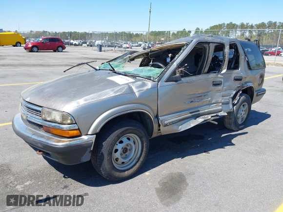 1999 Chevrolet Blazer Trailblazer z VIN 1GNDT13W4X2162282, wystawiony jako IAAI lot #41863705 z przebiegiem 220 358 mil mil oraz . Historia ofert i sprzedaży dostępna na DreamBid. Obrazek 2.