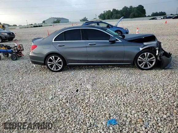 2018 Mercedes-Benz C 300 z VIN 55SWF4JB7JU263457, wystawiony jako Copart lot #58995055 z przebiegiem 78 538 mil mil oraz Szkoda całkowita • Salvage title. Historia ofert i sprzedaży dostępna na DreamBid. Obrazek 13.