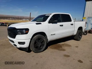 2024 Ram 1500 Big Horn z VIN 1C6SRFFT2RN115581, wystawiony jako Copart lot #45549265 z przebiegiem 38 074 mil mil oraz Szkoda całkowita • Salvage title. Historia ofert i sprzedaży dostępna na DreamBid. Obrazek 1.