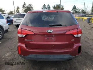 2015 Kia Sorento LX z VIN 5XYKTCA60FG603781, wystawiony jako Copart lot #43392625 z przebiegiem 84 344 mil mil oraz Szkoda całkowita • Salvage title. Historia ofert i sprzedaży dostępna na DreamBid. Obrazek 6.