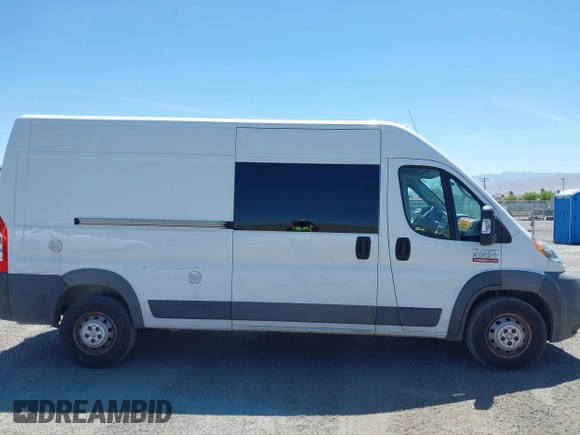 2018 Ram ProMaster Cargo z VIN 3C6URVHG3JE116329, wystawiony jako IAAI lot #42331735 z przebiegiem 161 377 mil mil oraz . Historia ofert i sprzedaży dostępna na DreamBid. Obrazek 13.