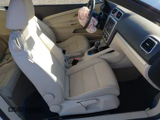 2015 Volkswagen Eos Komfort with VIN WVWBW8AH0FV001011, listed as a IAAI auction lot 41297299 with 81,444 mi miles and . Bid and sale history available at DreamBid. Image 5.