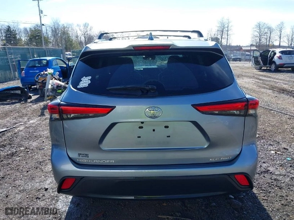 2021 Toyota Highlander XLE with VIN 5TDHZRBH6MS096901, listed as a IAAI auction lot 41695598 with 98,199 mi miles. Bid and sale history available at carsss.com. Image 17.