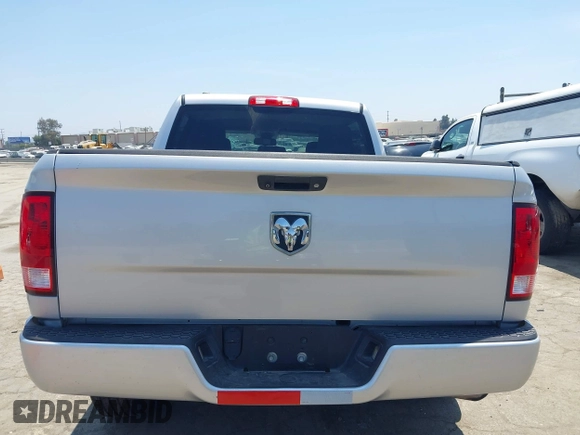 2015 Ram 1500 Express z VIN 1C6RR6KGXFS605044, wystawiony jako IAAI lot #42476988 z przebiegiem 100 498 mil mil oraz . Historia ofert i sprzedaży dostępna na DreamBid. Obrazek 17.