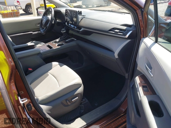 2021 Toyota Sienna XLE with VIN 5TDYSKFC9MS002567, listed as a IAAI auction lot 42162619 with 47,793 mi miles and . Bid and sale history available at DreamBid. Image 5.