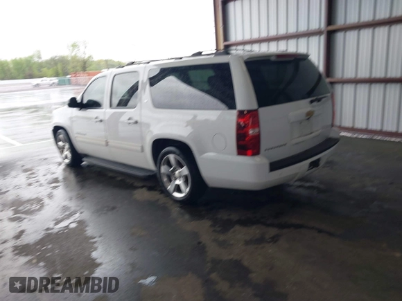 2014 Chevrolet Suburban LT with VIN 1GNSCJE05ER153658, listed as a IAAI auction lot 41867781 with 252,098 mi miles. Bid and sale history available at carsss.com. Image 3.