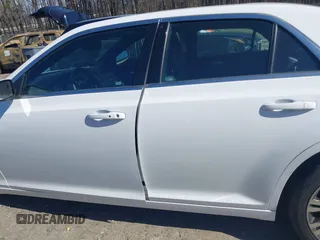 2013 Chrysler 300 with VIN 2C3CCABGXDH699096, listed as a IAAI auction lot 41614034 with 136,344 mi miles. Bid and sale history available at carsss.com. Image 15.