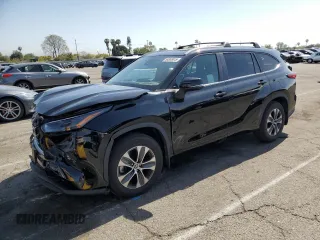 2023 Toyota Highlander L z VIN 5TDKDRAH4PS001794, wystawiony jako Copart lot #54855015 z przebiegiem 26 483 mil mil oraz Szkoda całkowita • Salvage title. Historia ofert i sprzedaży dostępna na DreamBid. Obrazek 1.