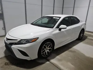 2018 Toyota Camry LE with VIN 4T1B11HKXJU622516, listed as a Copart auction lot 59477975 with 231,215 mi miles and Clean title. Bid and sale history available at DreamBid. Image 1.