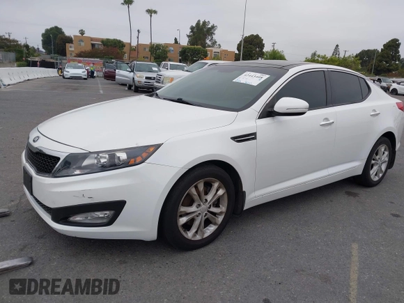 2013 Kia Optima EX z VIN 5XXGN4A75DG099762, wystawiony jako IAAI lot #42443408 z przebiegiem 110 189 mil mil oraz . Historia ofert i sprzedaży dostępna na DreamBid. Obrazek 2.