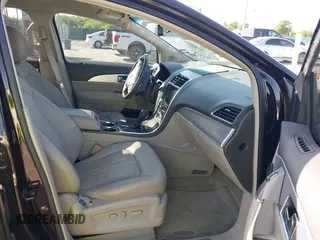 2013 Lincoln MKX z VIN 2LMDJ6JK8DBL28997, wystawiony jako IAAI lot #42061816 z przebiegiem 67 337 mil mil oraz . Historia ofert i sprzedaży dostępna na DreamBid. Obrazek 5.