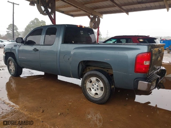 2008 Chevrolet Silverado 1500 Work Truck with VIN 1GCEC19X38Z139968, listed as a IAAI auction lot 41450092 with 301,914 mi miles. Bid and sale history available at carsss.com. Image 3.