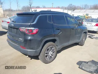 2018 Jeep Compass Altitude with VIN 3C4NJDBB2JT418914, listed as a IAAI auction lot 41759891 with 137,643 mi miles and . Bid and sale history available at carsss.com. Image 4.