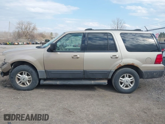 2004 Ford Expedition Special Service with VIN 1FMPU15L54LB89983, listed as a IAAI auction lot 41834577 with 193,819 mi miles. Bid and sale history available at carsss.com. Image 15.