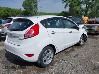 2018 Ford Fiesta SE z VIN 3FADP4EJXJM100407, wystawiony jako IAAI lot #42285374 z przebiegiem 90 261 mil mil oraz . Historia ofert i sprzedaży dostępna na DreamBid. Obrazek 4.