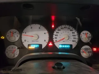 2004 Dodge Ram 3500 SLT with VIN 3D7LU38C94G269705, listed as a Copart auction lot 73404074 with 177,657 mi miles and Salvage Title. Bid and sale history available at carsss.com. Image 9.