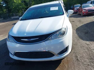 2020 Chrysler Pacifica Touring with VIN 2C4RC1FG4LR135808, listed as a IAAI auction lot 42553096 with 152,942 mi miles and . Bid and sale history available at DreamBid. Image 12.