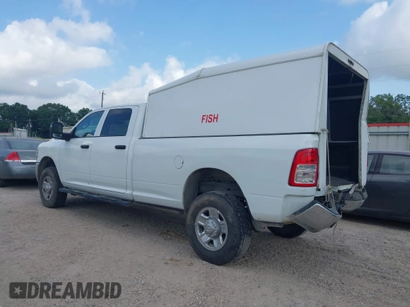 2024 Ram 2500 Tradesman z VIN 3C6UR5HJ2RG234917, wystawiony jako IAAI lot #42247031 z przebiegiem 26 718 mil mil oraz . Historia ofert i sprzedaży dostępna na DreamBid. Obrazek 3.
