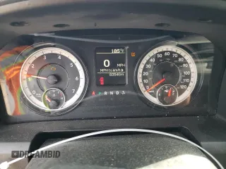 2018 Ram 1500 Tradesman z VIN 3C6JR6DT9JG291605, wystawiony jako Copart lot #51995945 z przebiegiem 83 946 mil mil oraz Szkoda całkowita • Salvage title. Historia ofert i sprzedaży dostępna na DreamBid. Obrazek 9.