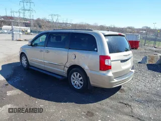 2013 Chrysler Town & Country Touring with VIN 2C4RC1BG8DR722584, listed as a IAAI auction lot 41854772 with 84,453 mi miles. Bid and sale history available at carsss.com. Image 3.