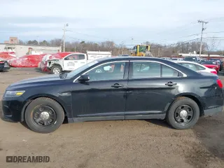 2018 Ford Police Interceptor Sedan with VIN 1FAHP2MK2JG131340, listed as a IAAI auction lot 41511792 with 90,534 mi miles. Bid and sale history available at carsss.com. Image 17.