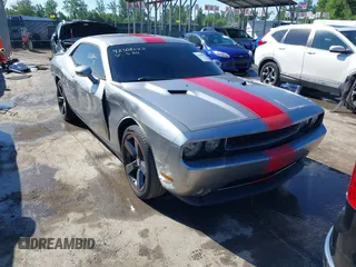 2013 Dodge Challenger SXT z VIN 2C3CDYAG7DH745037, wystawiony jako IAAI lot #42308622 z przebiegiem 82 572 mil mil oraz . Historia ofert i sprzedaży dostępna na DreamBid. Obrazek 1.