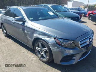 2017 Mercedes-Benz E 300 Luxury z VIN WDDZF4KB9HA258895, wystawiony jako IAAI lot #42074121 z przebiegiem 84 156 mil mil oraz . Historia ofert i sprzedaży dostępna na DreamBid. Obrazek 1.