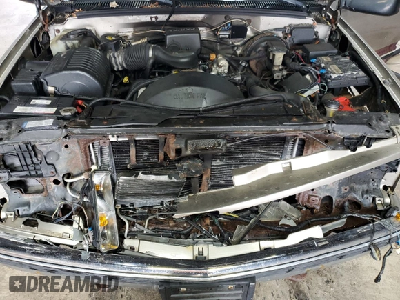 1998 GMC Yukon with VIN 1GKEC13R9WJ715363, listed as a Copart auction lot 81483814 with 186,437 mi miles and Salvage Title. Bid and sale history available at carsss.com. Image 13.