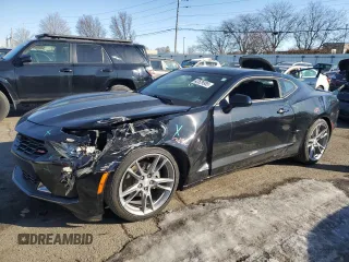 2023 Chevrolet Camaro 1LT z VIN 1G1FB1RSXP0101435, wystawiony jako Copart lot #42529985 z przebiegiem 54 561 mil mil oraz Szkoda całkowita • Salvage title. Historia ofert i sprzedaży dostępna na DreamBid. Obrazek 1.