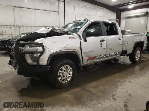 2020 Chevrolet Silverado 3500HD LT with VIN 1GC4YTEY1LF180276, listed as a Copart auction lot 84657674 with 137,071 mi miles and Salvage Title. Bid and sale history available at carsss.com. Image 1.