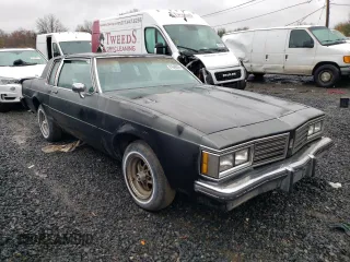 1985 Oldsmobile 88 z VIN 1G3BN37Y4FY310105, wystawiony jako Copart lot #81646554 z przebiegiem 102 029 mil mil oraz Czysty tytuł • Clean title. Historia ofert i sprzedaży dostępna na DreamBid. Obrazek 4.