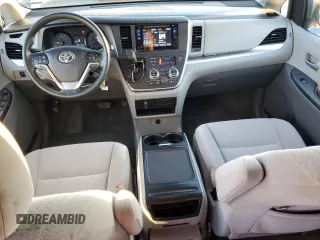 2015 Toyota Sienna LE AAS z VIN 5TDKK3DC4FS542670, wystawiony jako Copart lot #85658924 z przebiegiem 89 845 mil mil oraz Szkoda całkowita • Salvage title. Historia ofert i sprzedaży dostępna na DreamBid. Obrazek 8.
