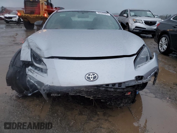 2024 Toyota 86 with VIN JF1ZNBB15R8755840, listed as a Copart auction lot 45542025 with 5,276 mi miles and Salvage Title. Bid and sale history available at DreamBid. Image 5.