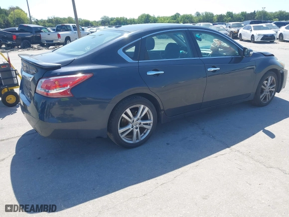 2013 Nissan Altima 3.5 SL with VIN 1N4BL3AP3DN515859, listed as a IAAI auction lot 42006305 with 158,472 mi miles. Bid and sale history available at carsss.com. Image 4.