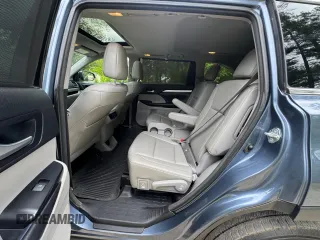 2017 Toyota Highlander XLE z VIN 5TDJZRFH5HS460260, wystawiony jako Copart lot #58095215 z przebiegiem 146 695 mil mil oraz Tytuł czysty. Historia ofert i sprzedaży dostępna na DreamBid. Obrazek 11.