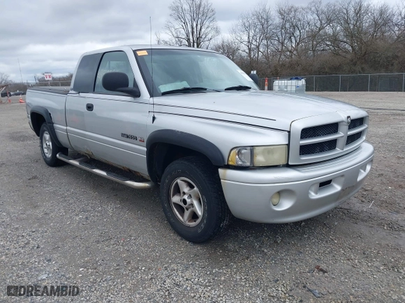 2001 Dodge Ram 1500 with VIN 3B7HC13Y21G785412, listed as a IAAI auction lot 41845813 with 222,246 mi miles. Bid and sale history available at carsss.com. Image 1.
