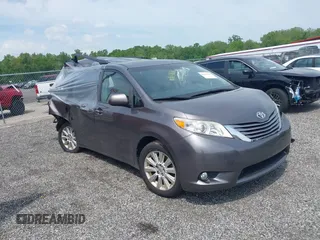 2015 Toyota Sienna Limited z VIN 5TDDK3DC4FS113277, wystawiony jako IAAI lot #42240735 z przebiegiem 105 735 mil mil oraz . Historia ofert i sprzedaży dostępna na DreamBid. Obrazek 1.