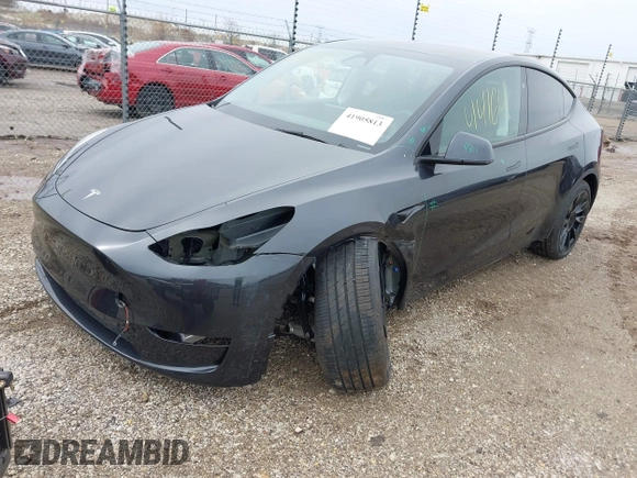 2025 Tesla Model Y Long Range with VIN 7SAYGDEEXSF266143, listed as a IAAI auction lot 41905813 with 776 mi miles and . Bid and sale history available at carsss.com. Image 20.