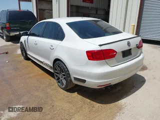 2011 Volkswagen Jetta SE с VIN 3VWDZ7AJ7BM322073, выставлен на аукционе IAAI как лот 42132111 с пробегом 195 236 миль миль и . История ставок и продаж доступна на DreamBid. Изображение 3.