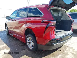 2021 Toyota Sienna Limited z VIN 5TDZRKEC0MS038956, wystawiony jako IAAI lot #42111556 z przebiegiem 47 647 mil mil oraz . Historia ofert i sprzedaży dostępna na DreamBid. Obrazek 3.